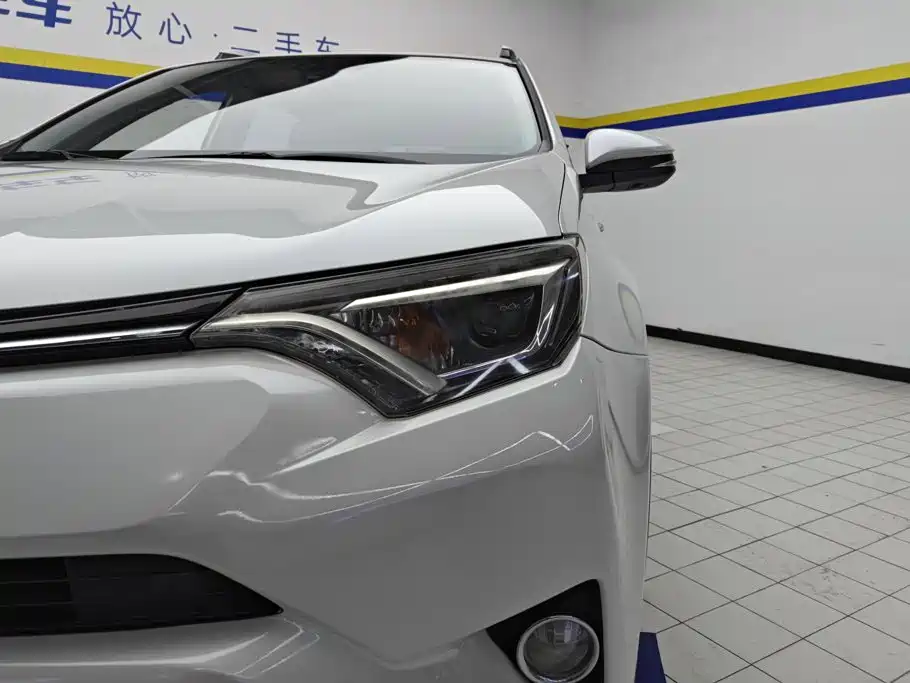 Toyota RAV4 — миниатюра 5