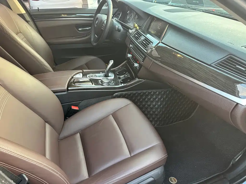 BMW 5 Series — миниатюра 6