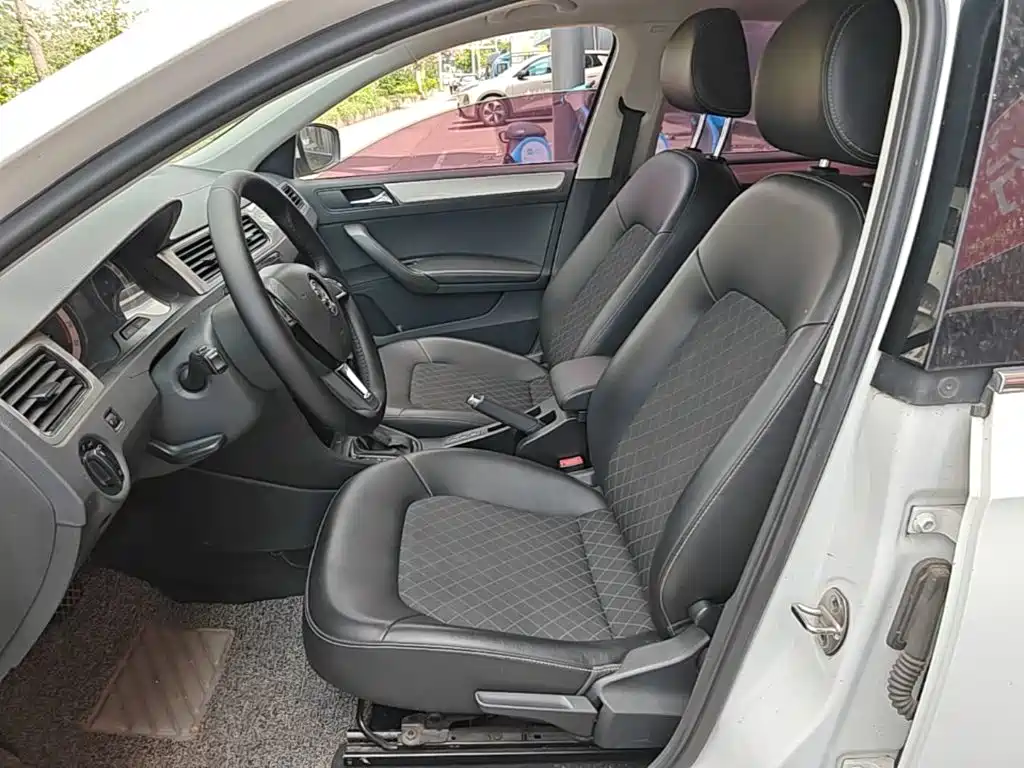 Skoda Rapid — миниатюра 15