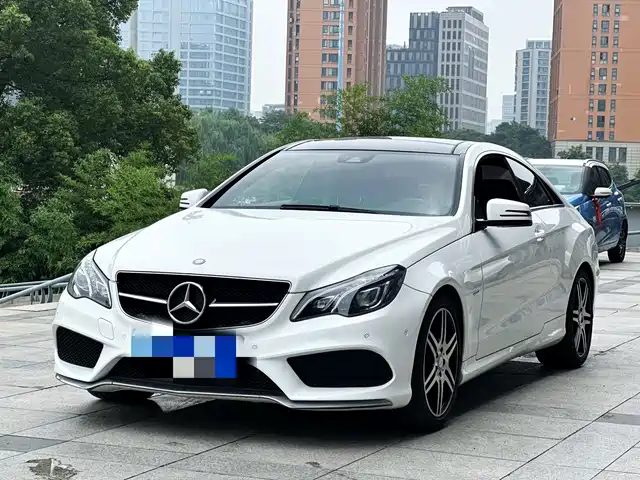 Mercedes-Benz E-Class — фото 1