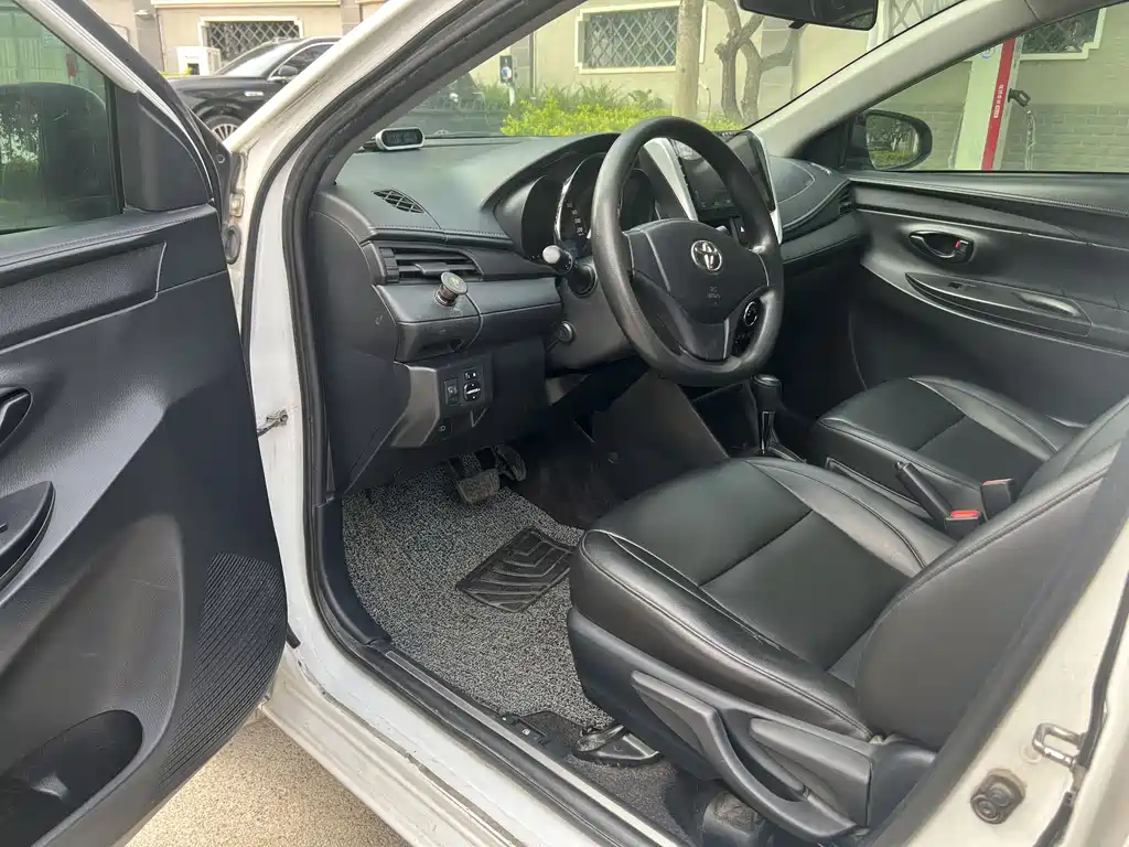 TOYOTA YARIS L TO ENJOY