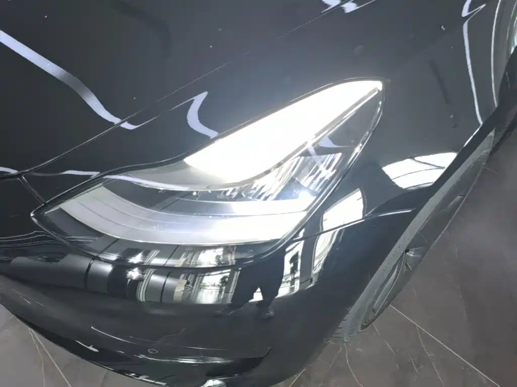 Tesla Model 3 — миниатюра 24