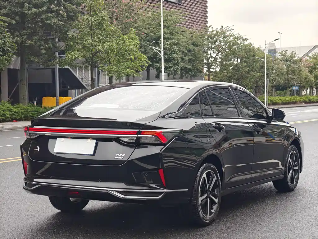 DONGFENG YI HYUN MAX