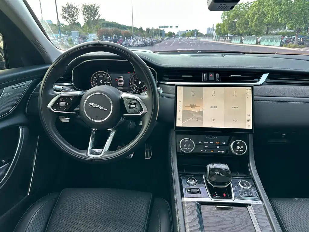 Jaguar XFL — миниатюра 16