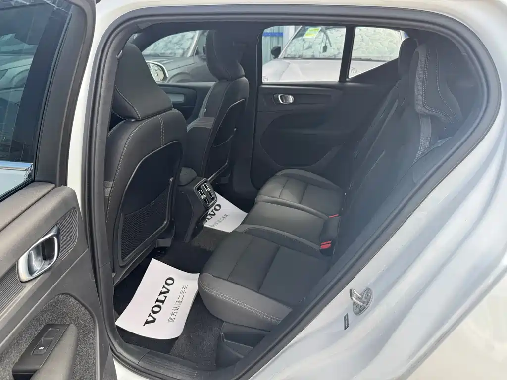 Volvo XC40 — миниатюра 8
