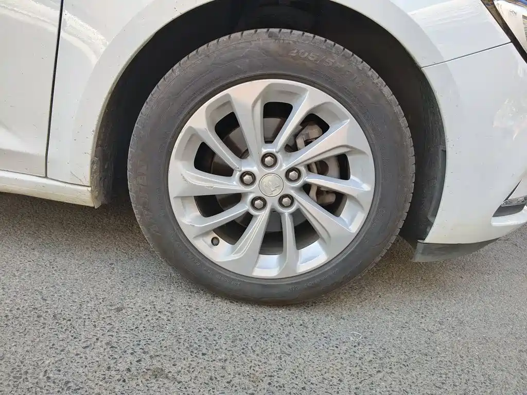 Buick Verano — миниатюра 8