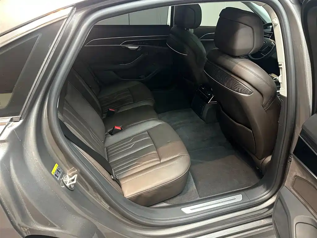 Audi A8 — миниатюра 7