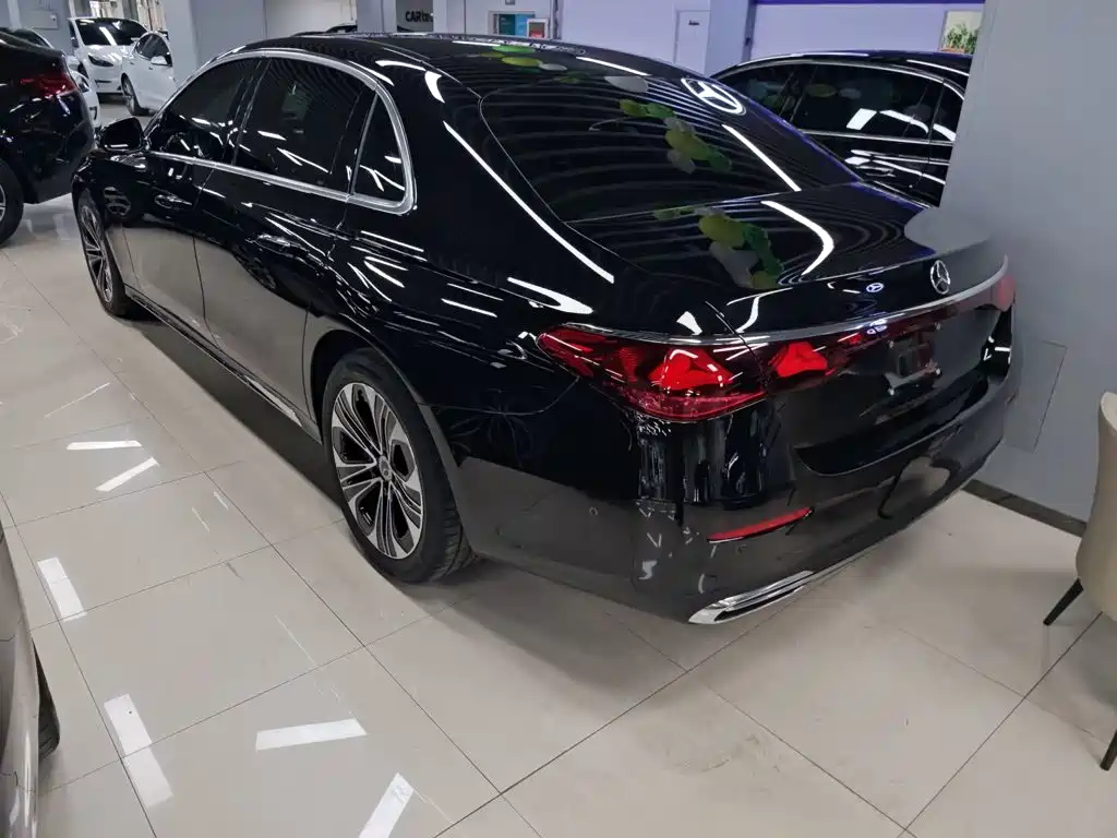 Mercedes-Benz E-Class — миниатюра 5