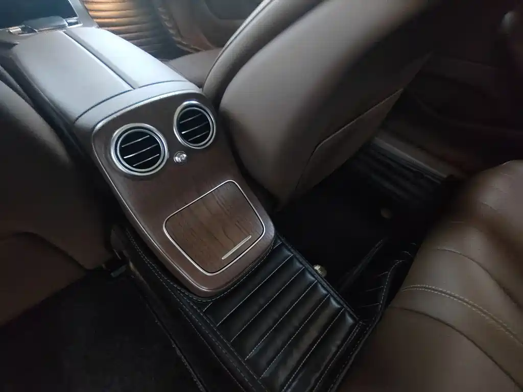 Mercedes-Benz E-Class — миниатюра 11