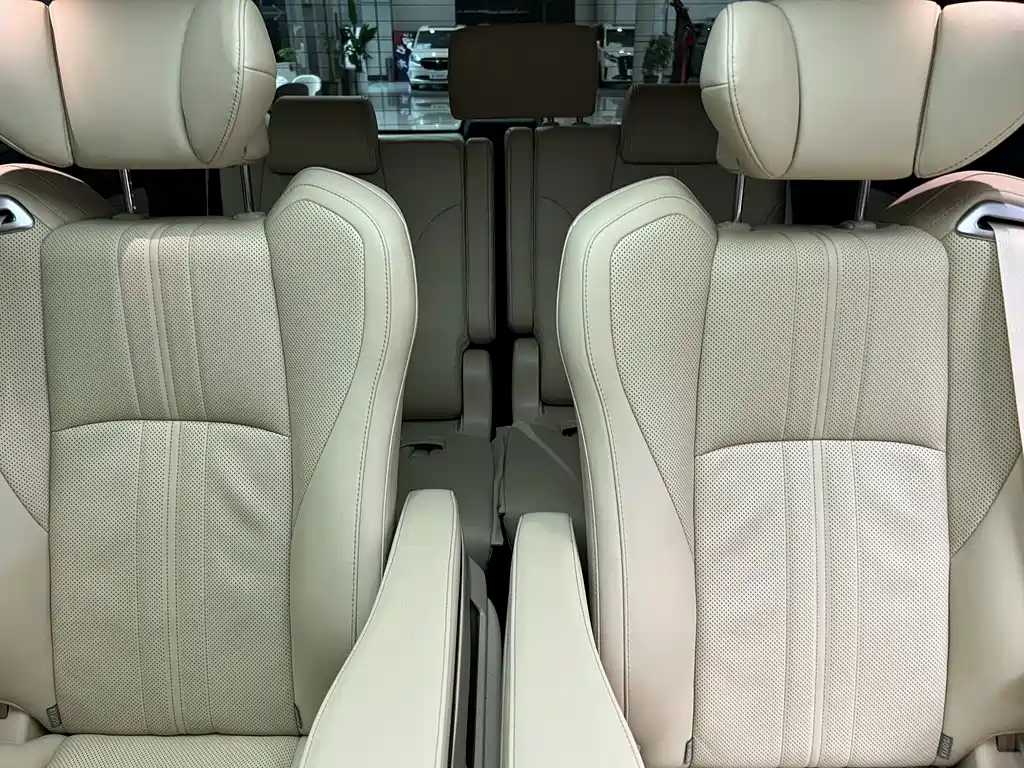 Toyota Alphard — миниатюра 13