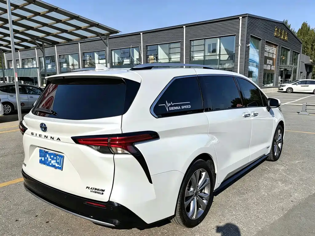 Toyota Sienna — миниатюра 8