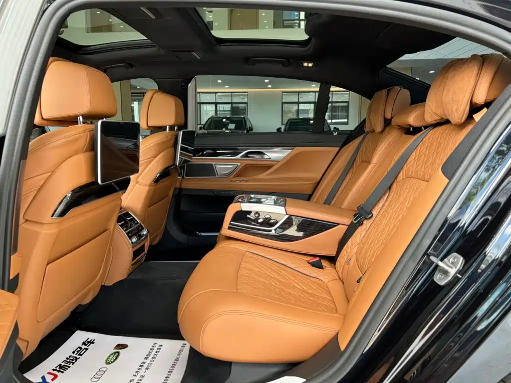 BMW 7 Series — миниатюра 9