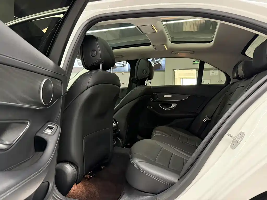 Mercedes-Benz C-Class — миниатюра 9