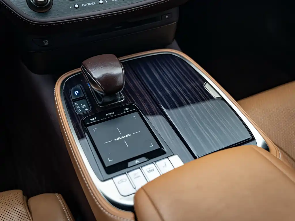 Lexus LS — миниатюра 15