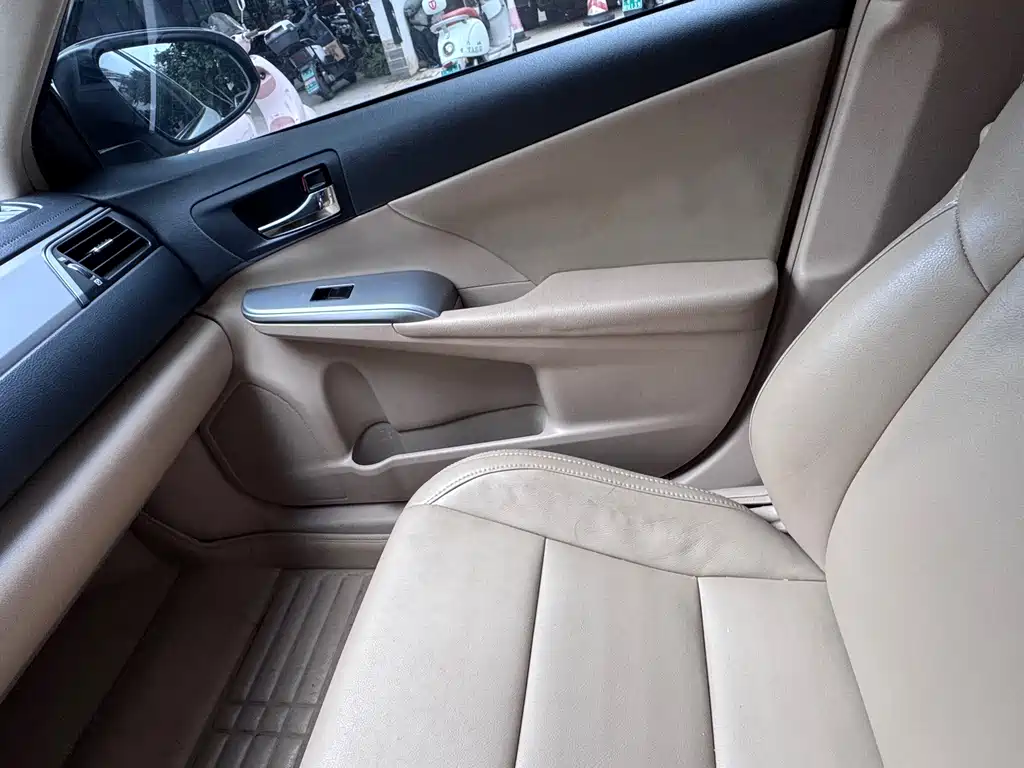 Toyota Camry — миниатюра 7