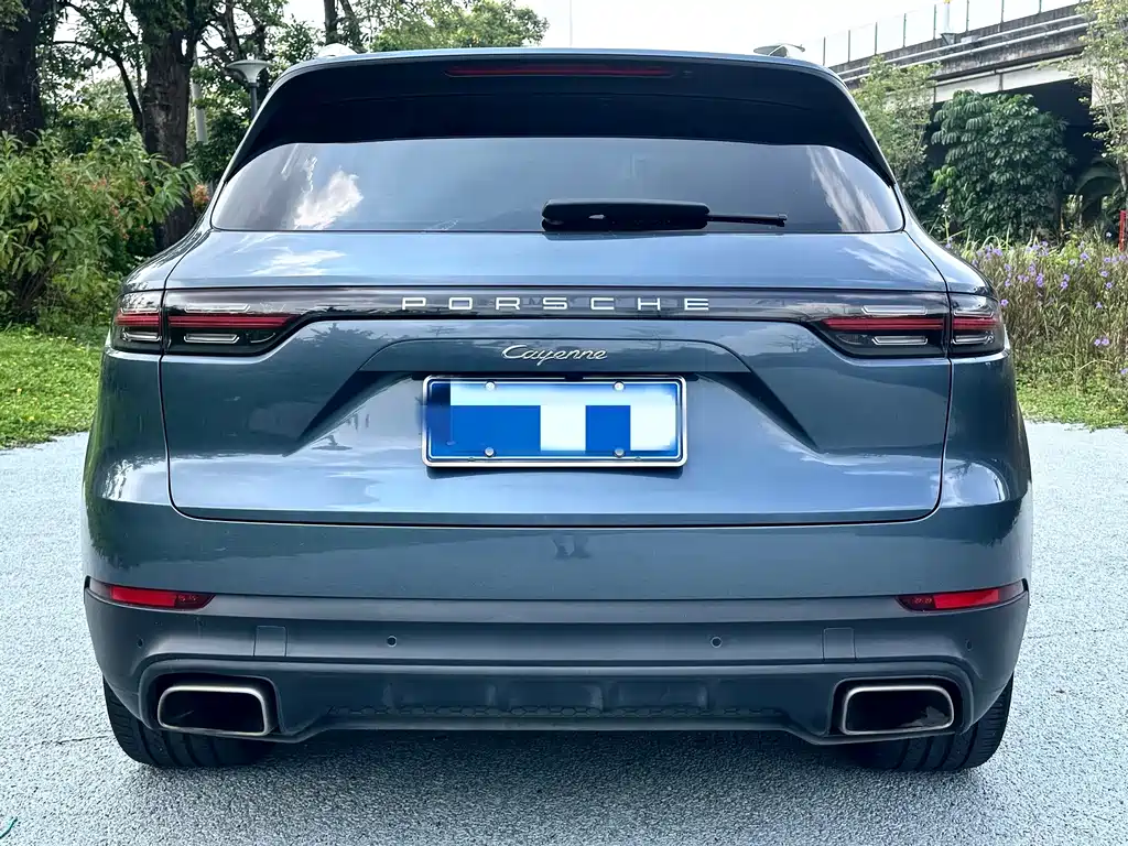Porsche Cayenne — миниатюра 5