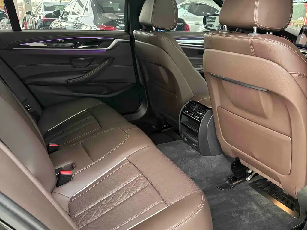 BMW 5 Series — миниатюра 6