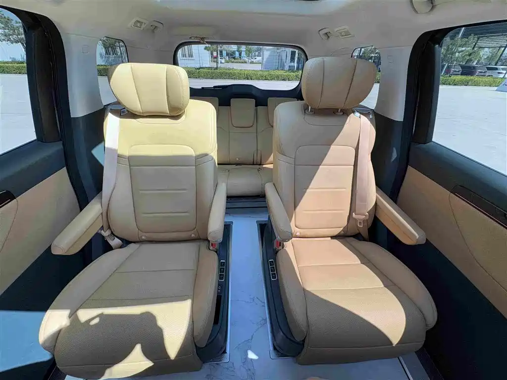 GAC Motor Trumpchi E8 PHEV — миниатюра 17