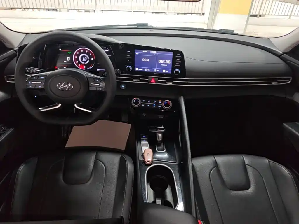 Hyundai Elantra — миниатюра 10