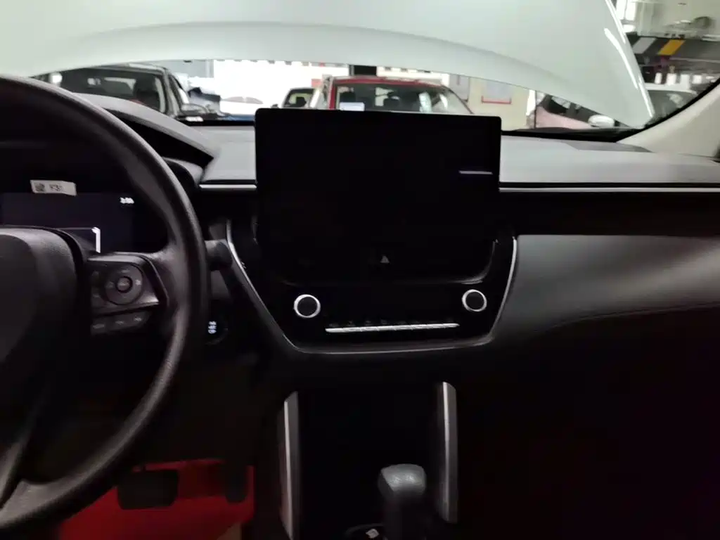 Toyota Corolla Cross — миниатюра 13