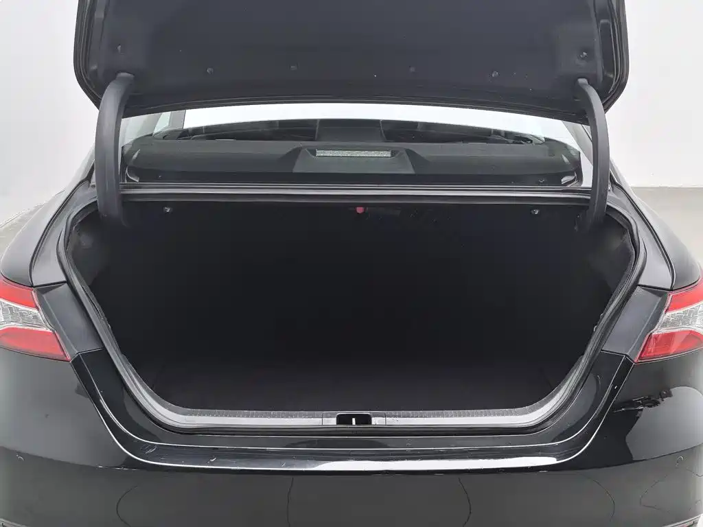 Toyota Camry — миниатюра 16