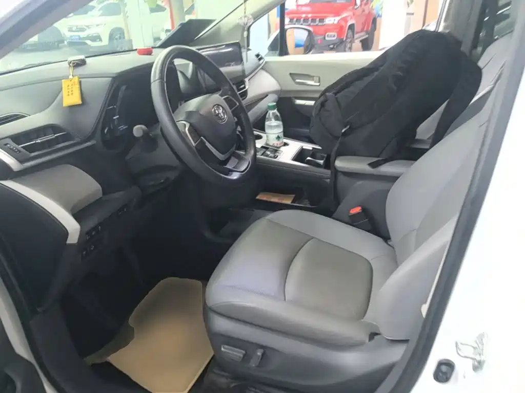 Toyota Sienna — миниатюра 15