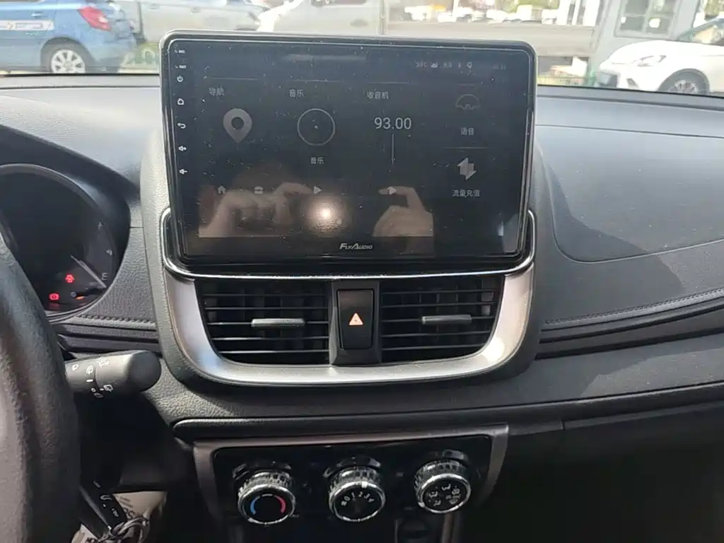 Toyota Yaris L — миниатюра 13