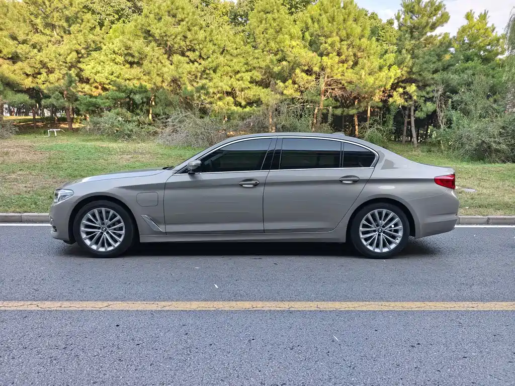 BMW 5 Series New Energy — миниатюра 7