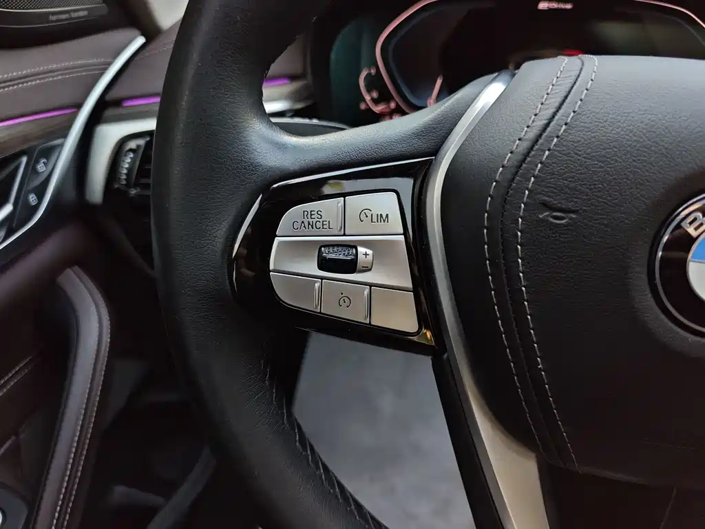 BMW 5 Series New Energy — миниатюра 34