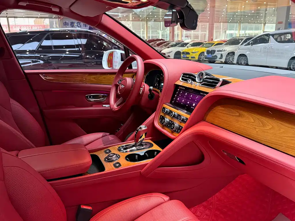 Bentley Bentayga — миниатюра 10