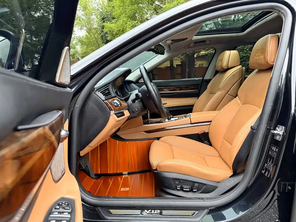 BMW 7 Series — миниатюра 8