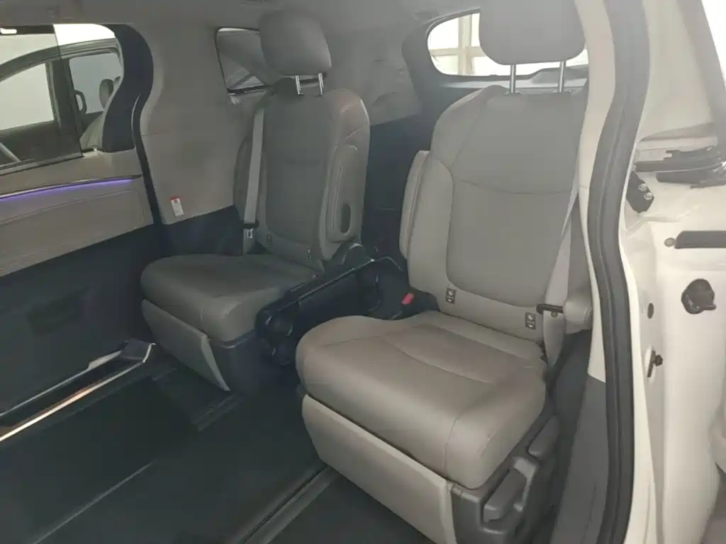 Toyota Granvia — миниатюра 17