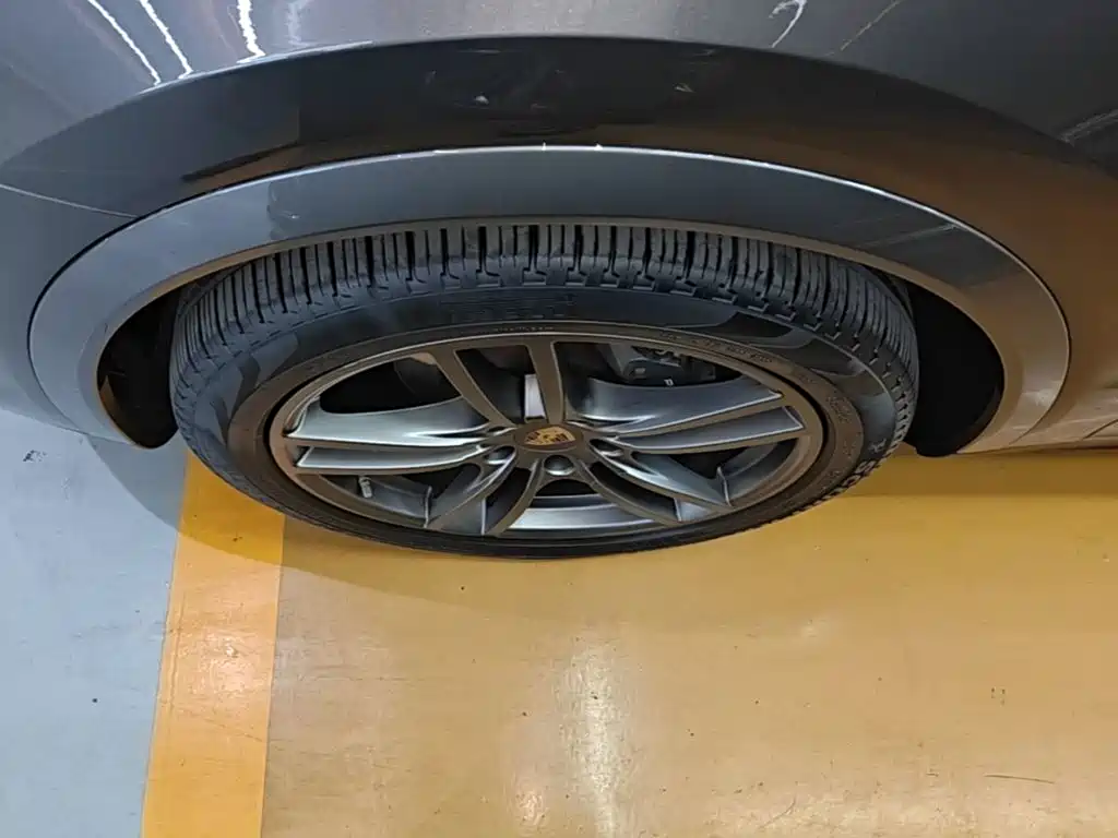 Porsche Cayenne — миниатюра 23