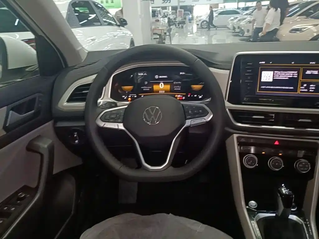 Volkswagen T-Roc — миниатюра 11