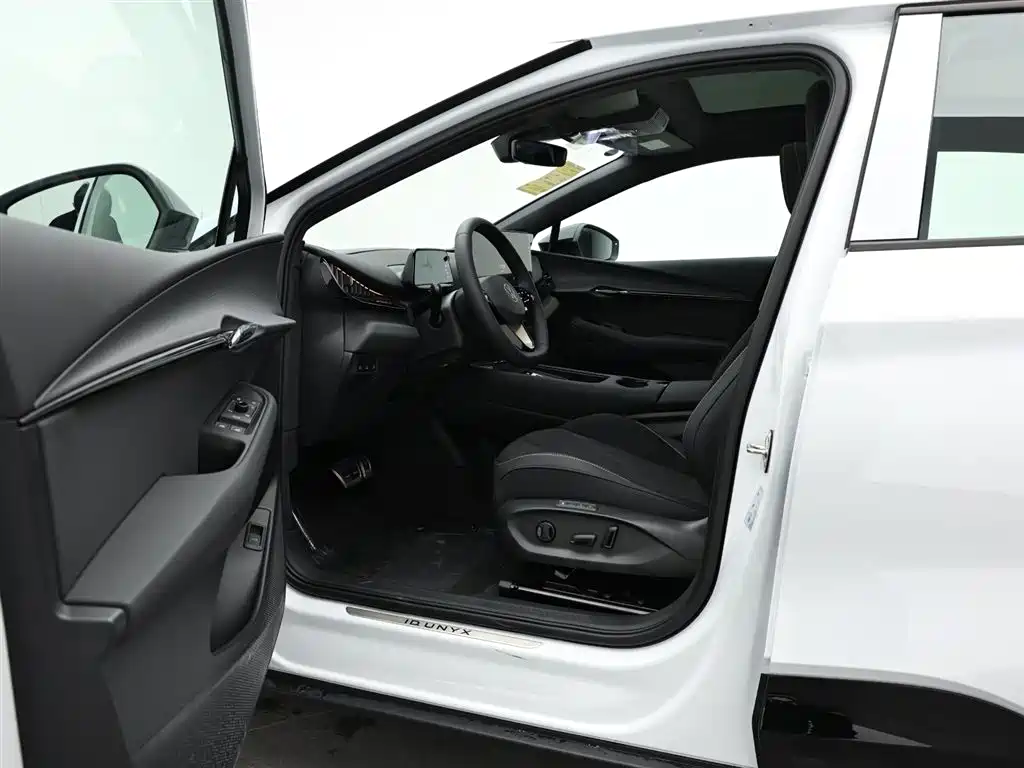 Volkswagen 06 2025 Pure