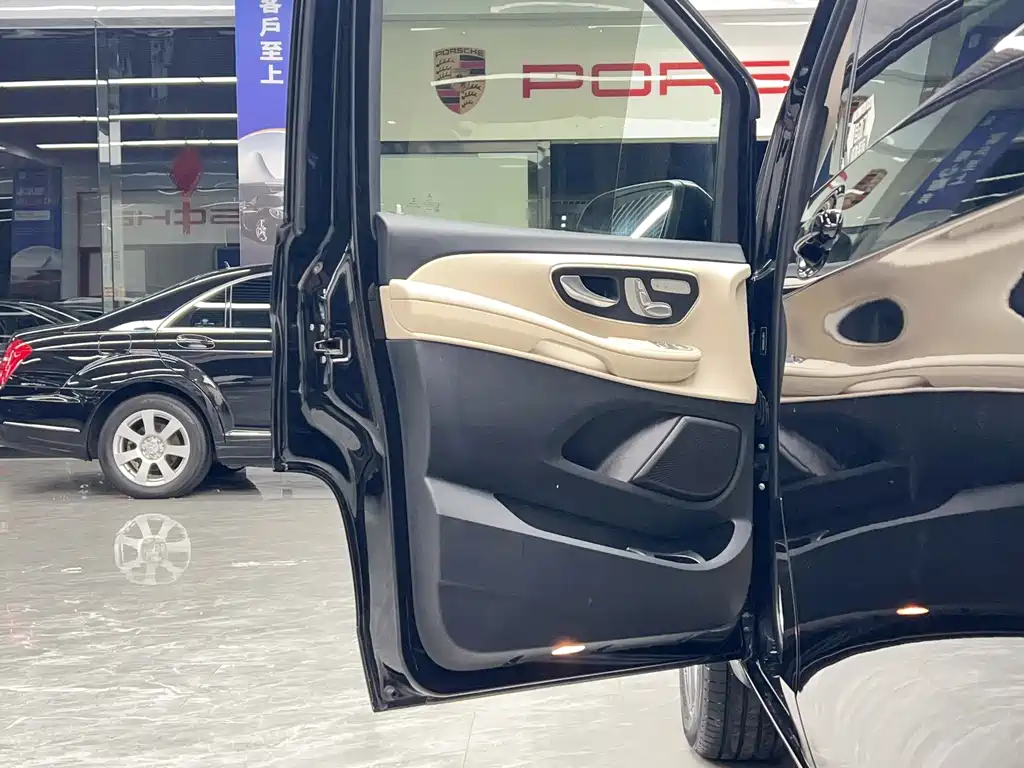 Mercedes-Benz V-Class — миниатюра 11