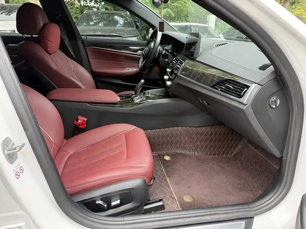 BMW 5 Series — миниатюра 11