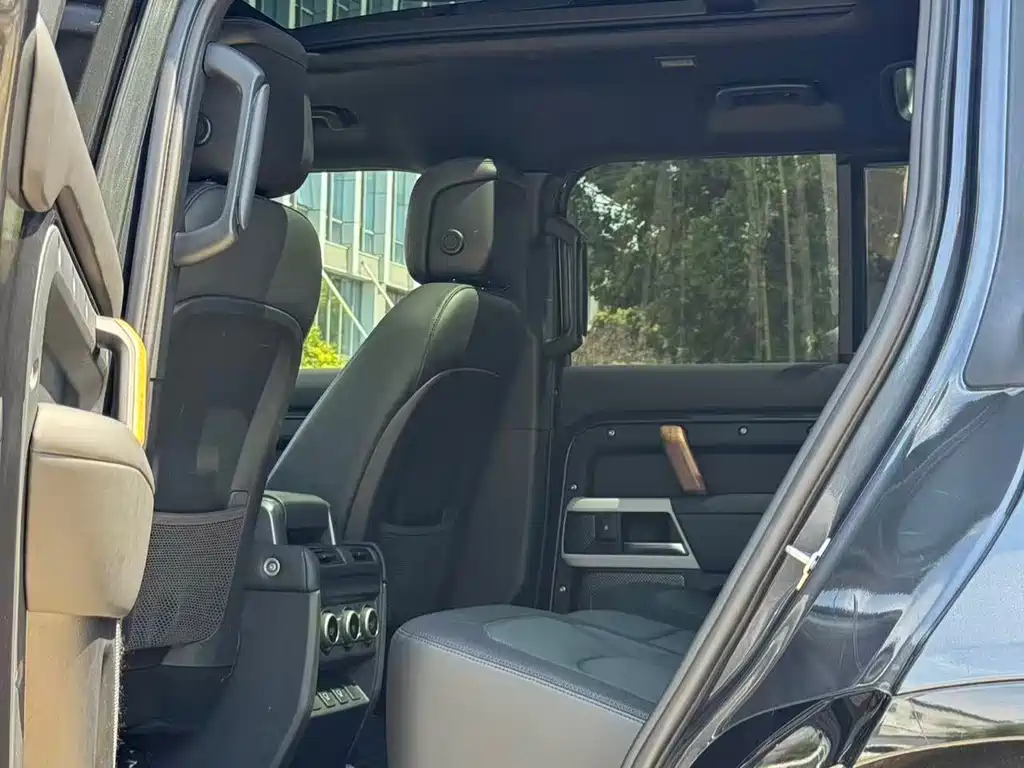 Land Rover Defender — миниатюра 7