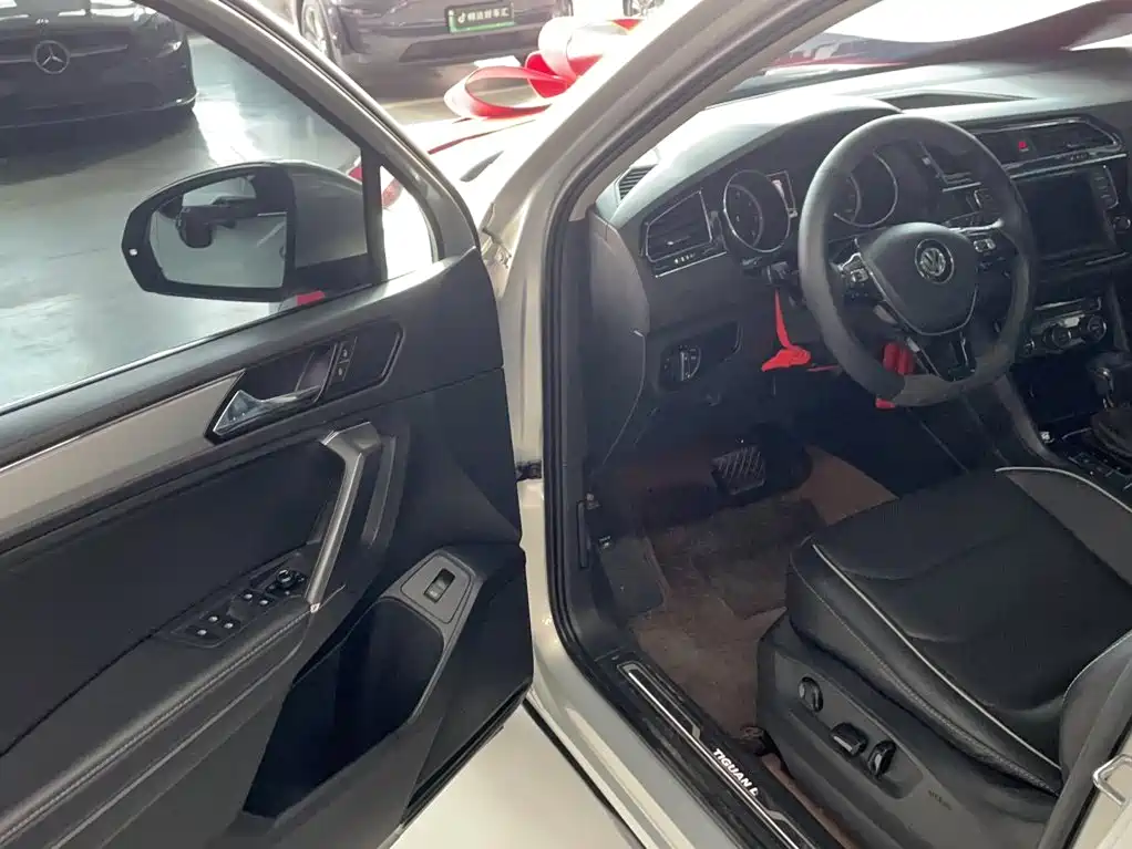 Volkswagen Tiguan L — миниатюра 10