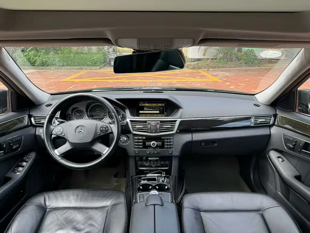 Mercedes-Benz E-Class — миниатюра 4