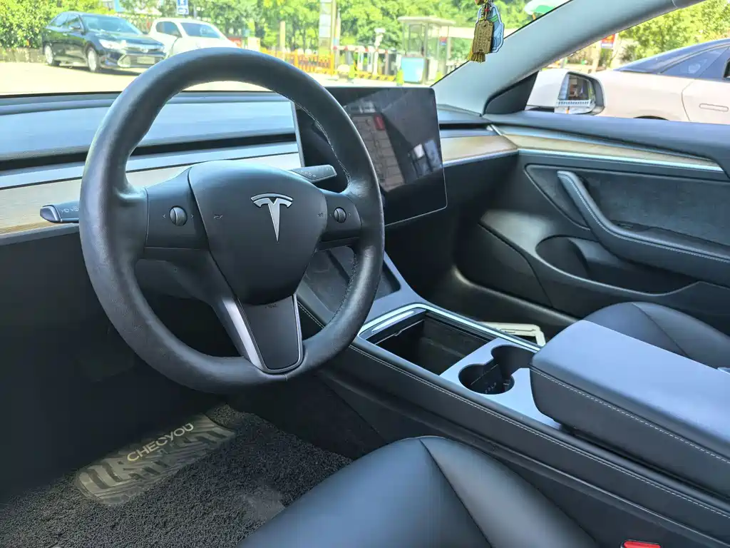 Tesla Model 3 — фотографии объявления, Фото 9