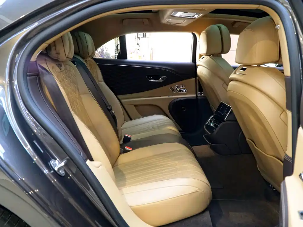 Bentley Flying Spur — миниатюра 6