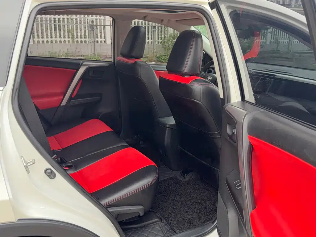 Toyota RAV4 — миниатюра 13