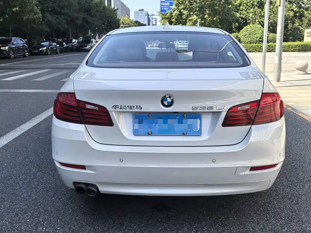BMW 5 Series — миниатюра 4