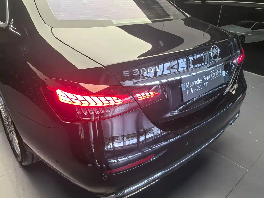 Mercedes-Benz E-Class — миниатюра 17