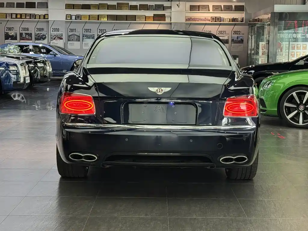Bentley Flying Spur — миниатюра 5