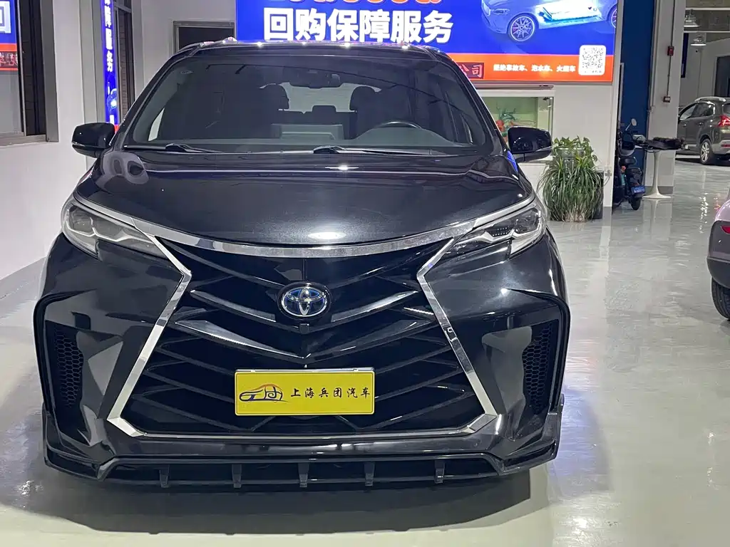 Toyota Sienna — миниатюра 2
