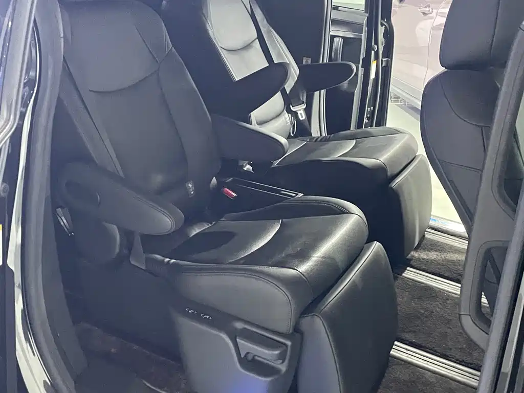 Toyota Sienna — миниатюра 10