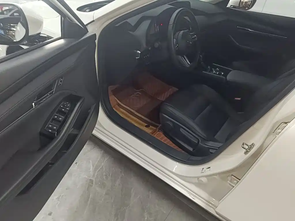 Mazda 3 Axela — миниатюра 16