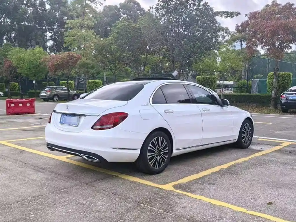 Mercedes-Benz C-Class — миниатюра 8